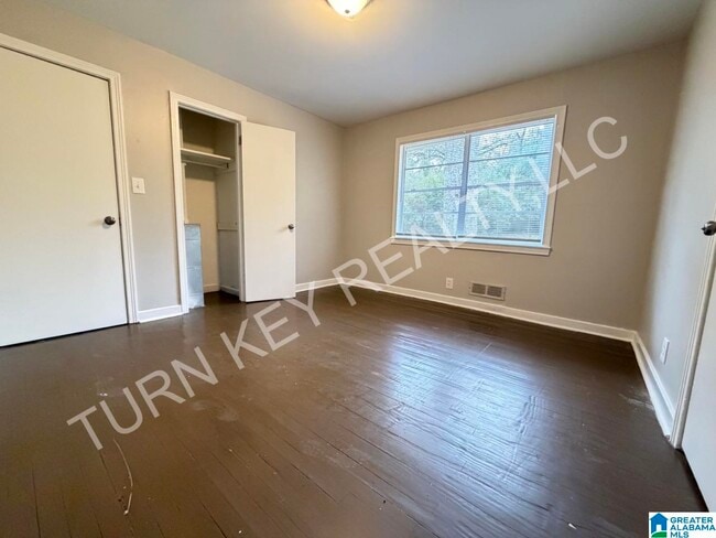 Photo - 908 5 Mile Rd