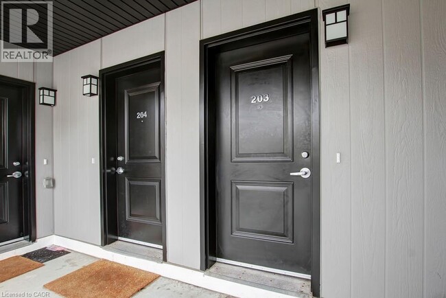 Photo - 1202 Main St E