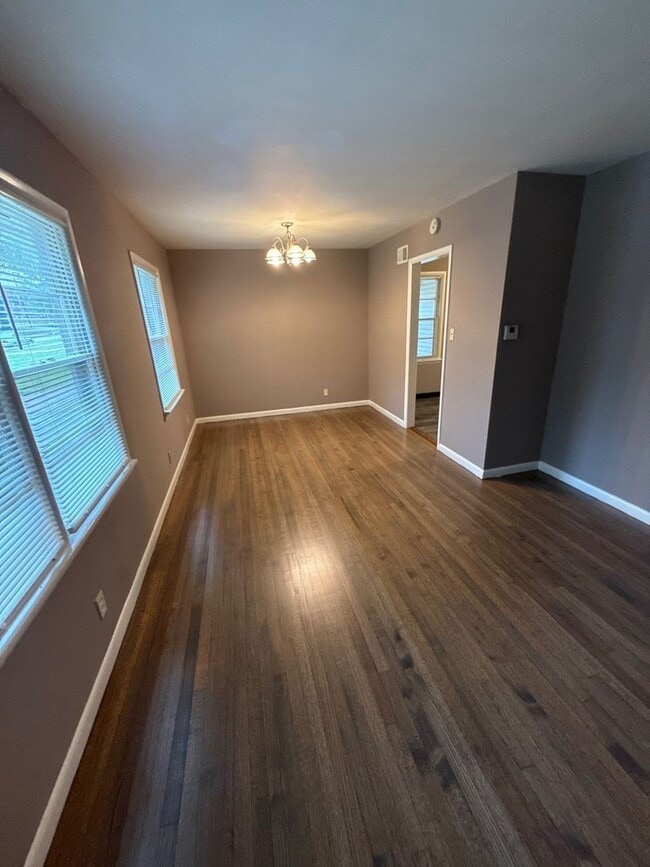 Photo - 4493 Westmont Rd