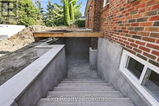Photo - 372 Major St