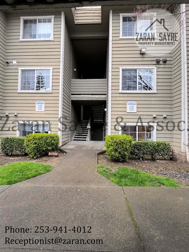 Building Photo - 039 - 2 bed, 2 bath condo minutes from Red... Unit B-202