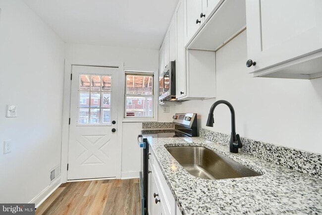 Photo - 2204 Redthorn Rd