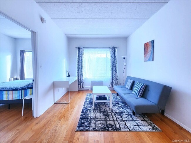 Photo - 149-15 Barclay Ave