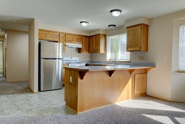 Photo - 3 Bed 2 Bath House with all new flooring!