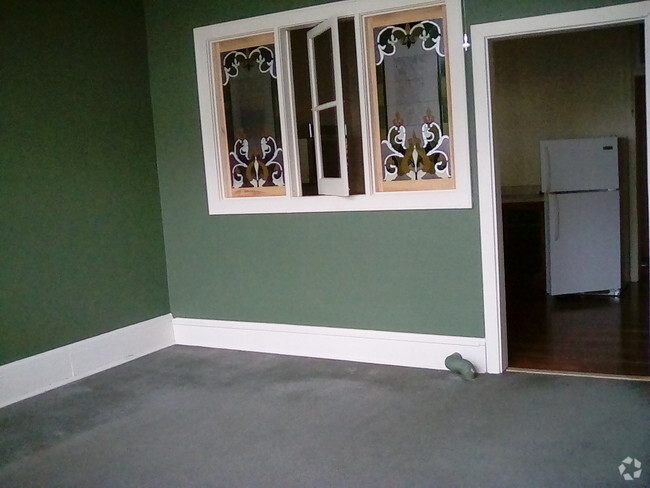 Building Photo - 715 5th Ave Unit Apt 2