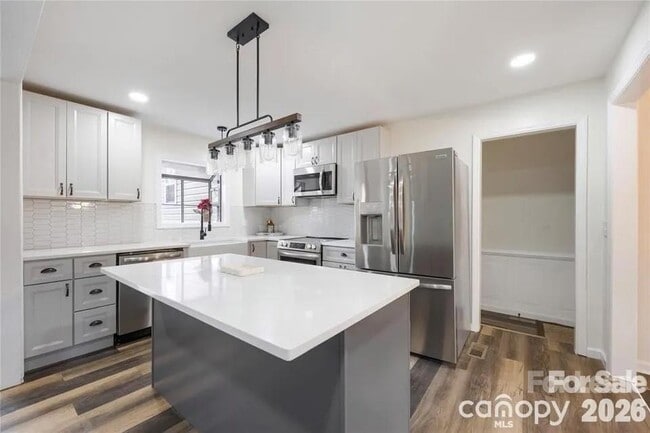 Photo - 203 Ewing Dr