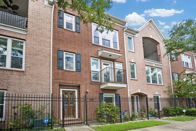 Building Photo - 1026 Van Buren St