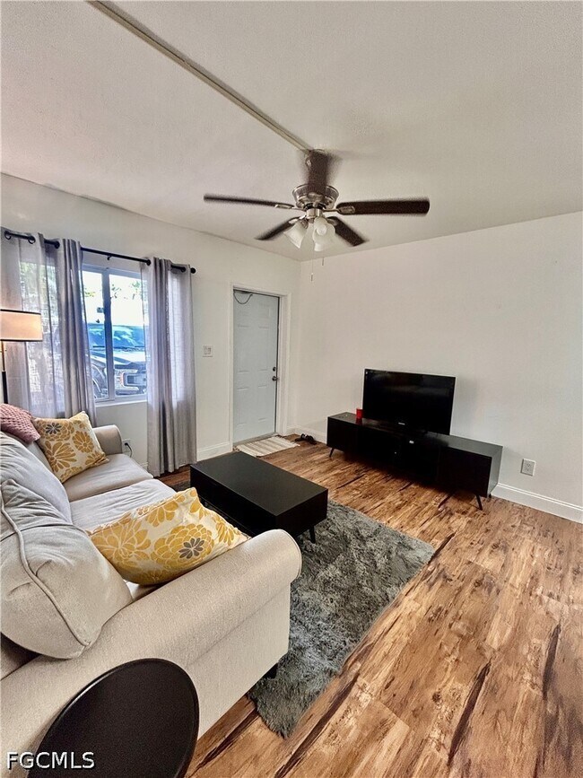 Photo - 2590 First St Unidad 113