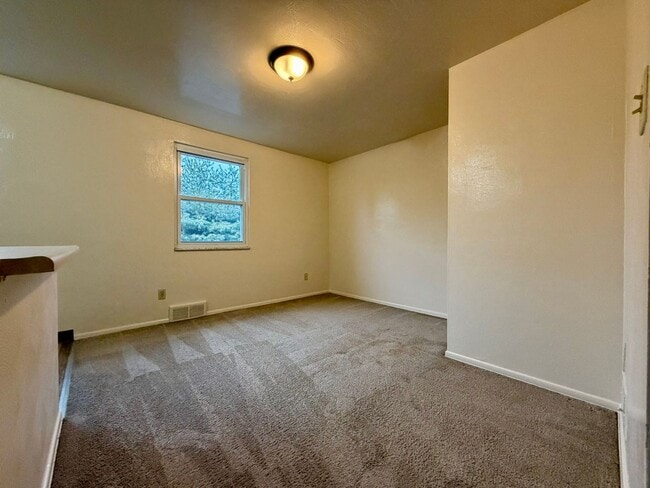 Photo - Gorgeous 2BR Townhouse in Plum! Washer & Dryer Included, Central A/C & More! Call Today!
