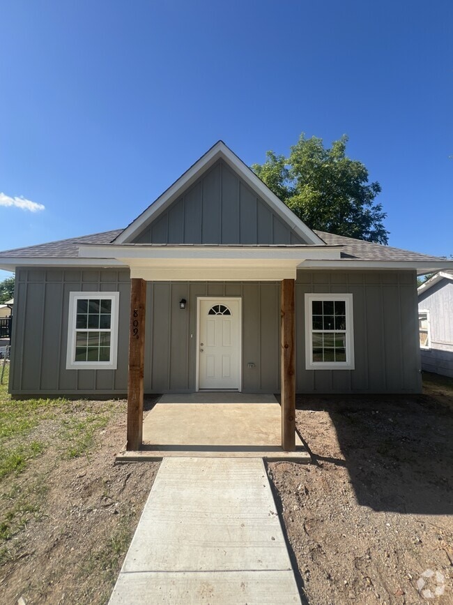 Building Photo - 809 SW Summit Ave Rental