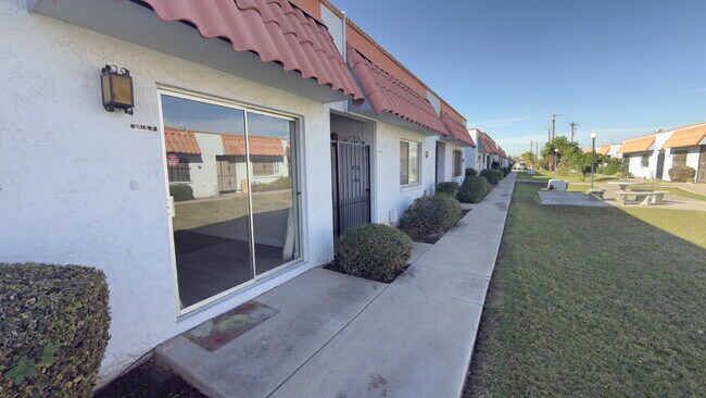 Photo - "Charming 1-Bedroom Condo Oasis in Phoenix - Your Perfect Urban Retreat!" Unit F