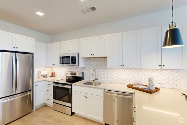 1 BR, 1 BA, 698 SF