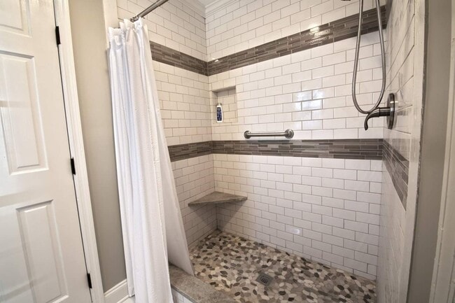 Photo - 124 Bluffview Ln