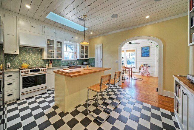 Photo - 1704 Alameda Dr