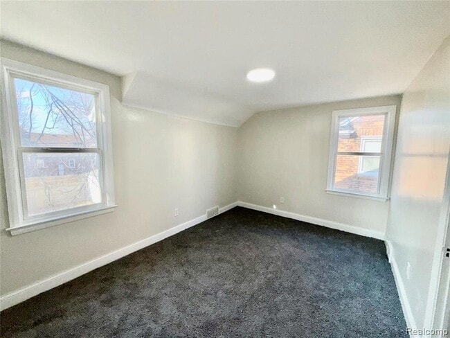 Photo - 9899 Balfour Rd