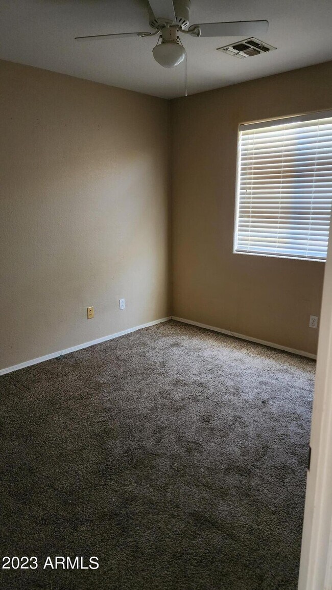 Photo - 447-15116 Fillmore St