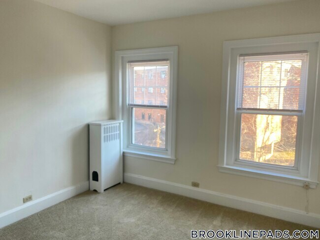 Building Photo - 1223 Beacon St Rental