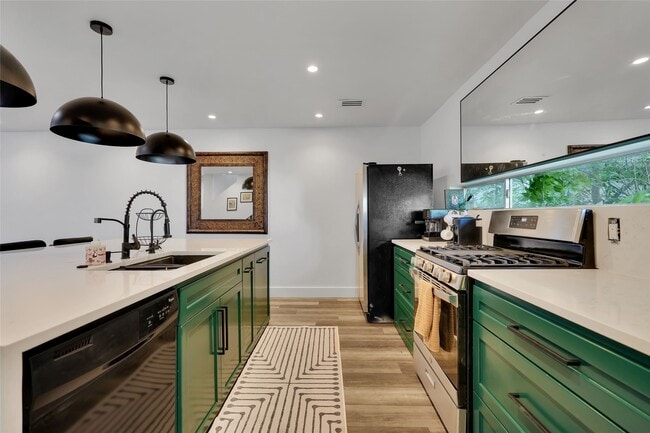 Photo - 2807 Jackson St