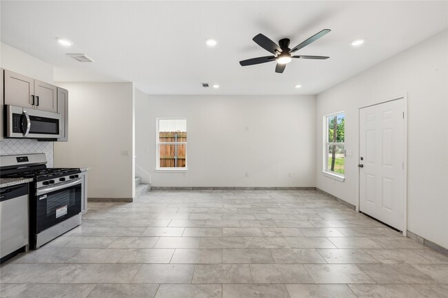 Photo - 6138 Brookfield Dr Unit B