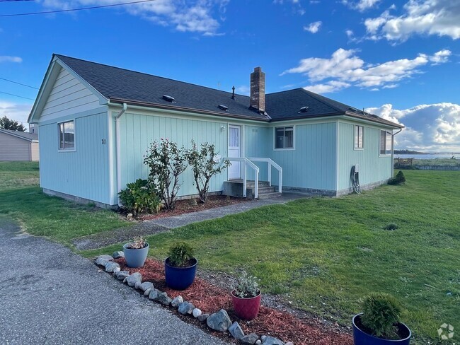 Building Photo - Adorable Single Story 2 Bedroom Home Right...