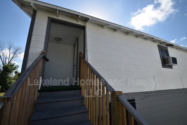 Photo - 1060 1/2 East Wabash St