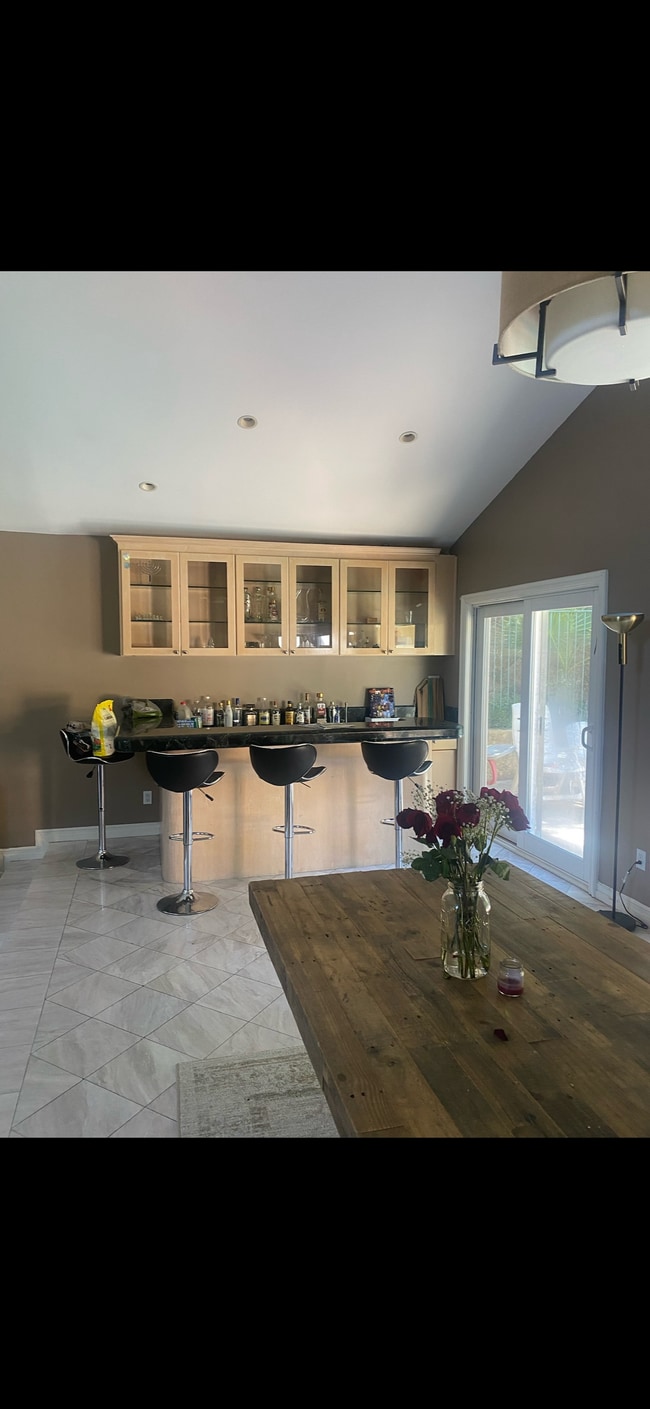 Dining/bar area - 9640 Royalton Dr House