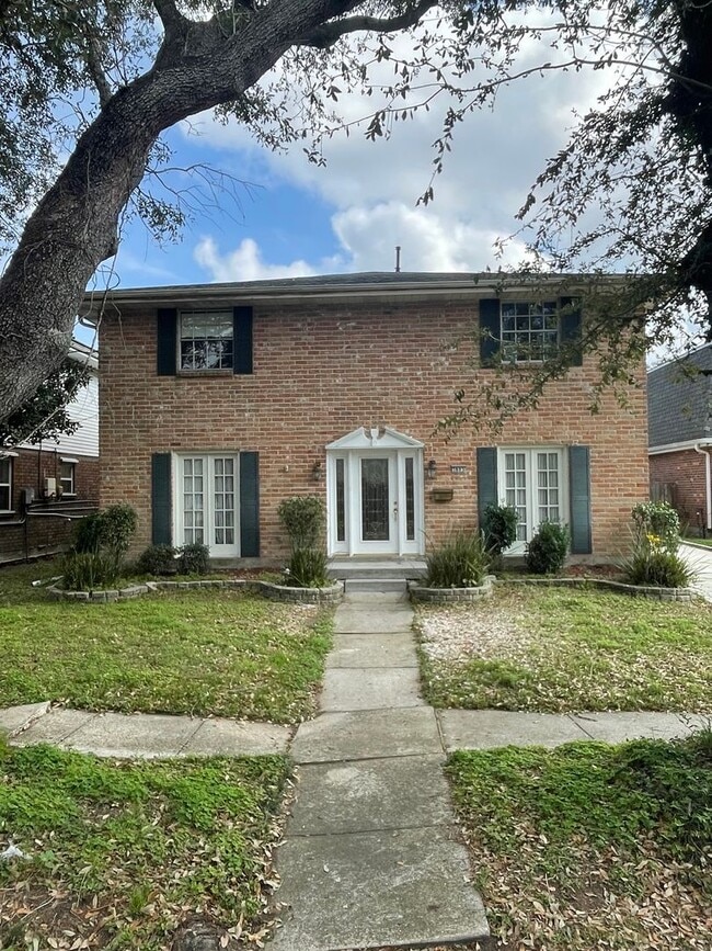 Photo - Spacious 4BD Home in Metairie, with Driveway and Fenced in Backyard