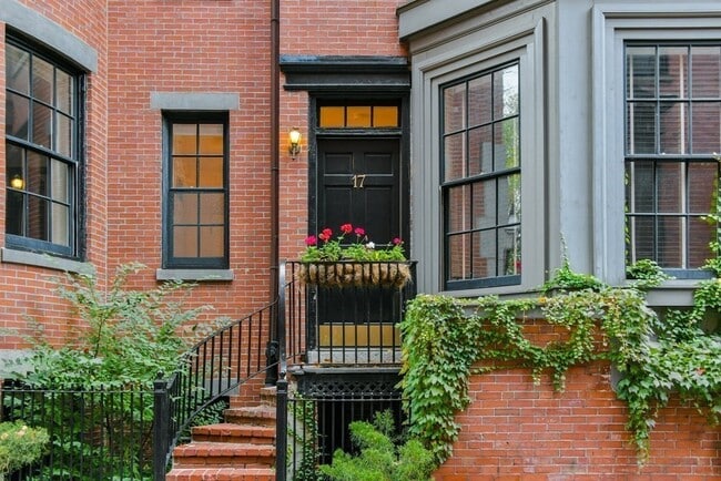 Building Photo - 17 Willow St Unit 1