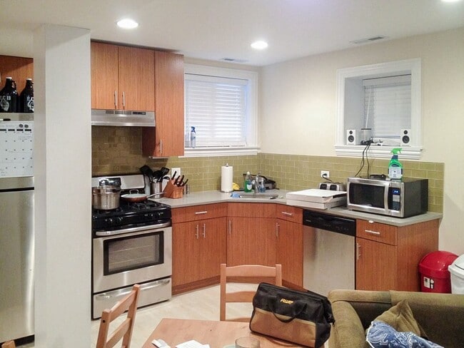 Building Photo - 3706 N Wilton Ave Unit 3