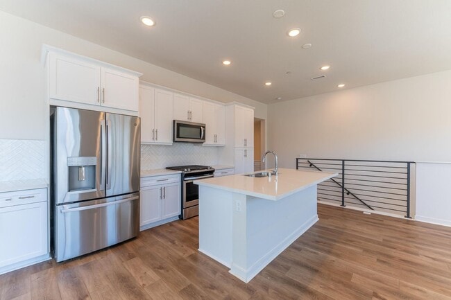 Building Photo - Otay Ranch  3 bd /2 ba Newer Condo w Garage, Laundry + More!
