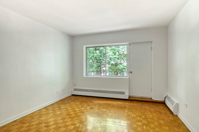Photo - 2400 Av. Van Horne Unit 211
