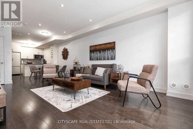 Photo - 1060 Lansdowne Ave