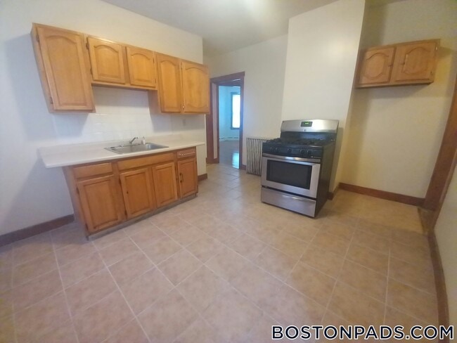 Building Photo - 125 Capen St Rental