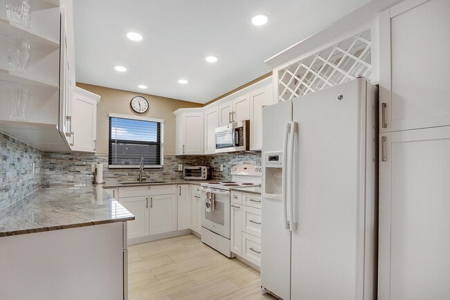 Photo - 755 Saturn St Unit E204