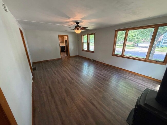 Photo - 704 Gilbert St
