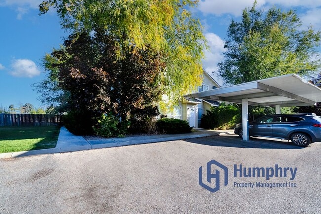 Photo - Nampa Fourplex, 2Bd/2Bth/CP, 930Sqft, near Karcher mall off Caldwell Blvd in Nampa