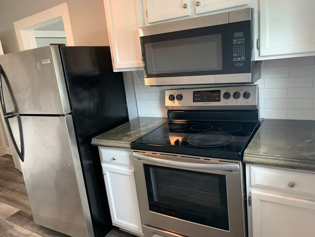 Building Photo - 2208 Crittenden Dr Unit 3