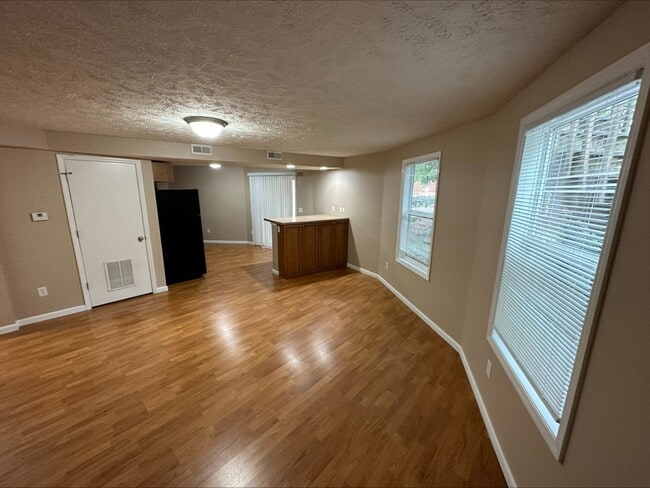 Photo - 401 S Busey Ave