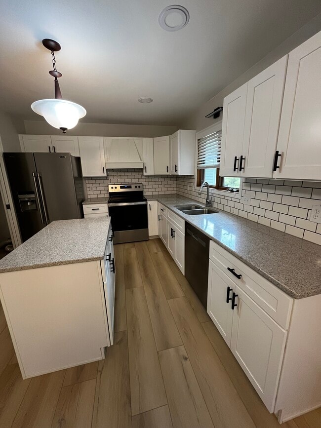 Photo - 705 Plainfield Ct Unit Updated 4 bedroom duplex