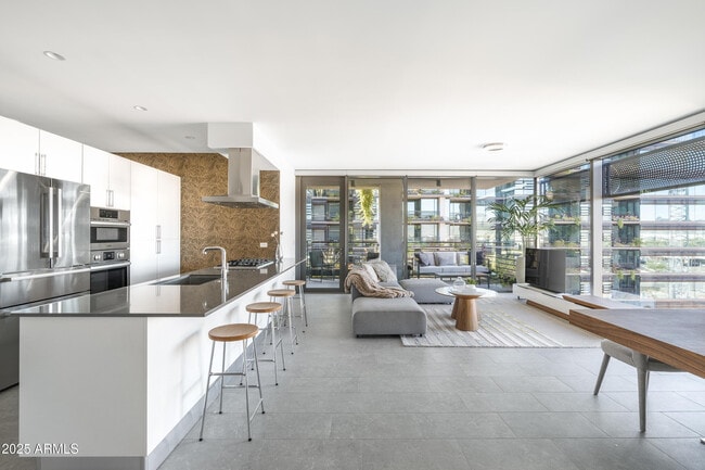 Building Photo - 7180 E Kierland Blvd Unit Apt 707