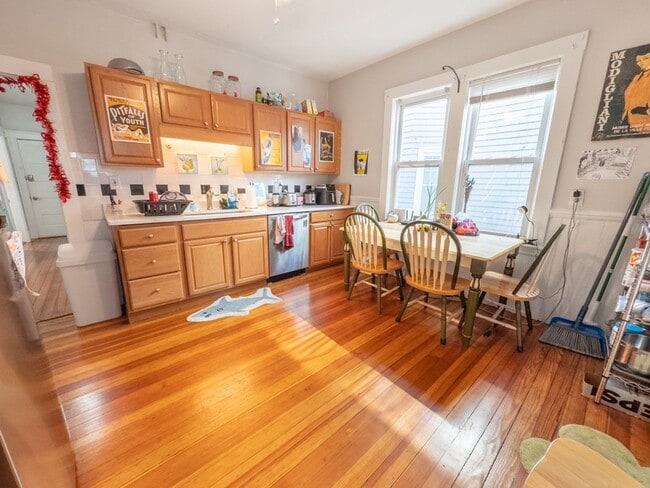 Photo - 70 Line St Unit 2