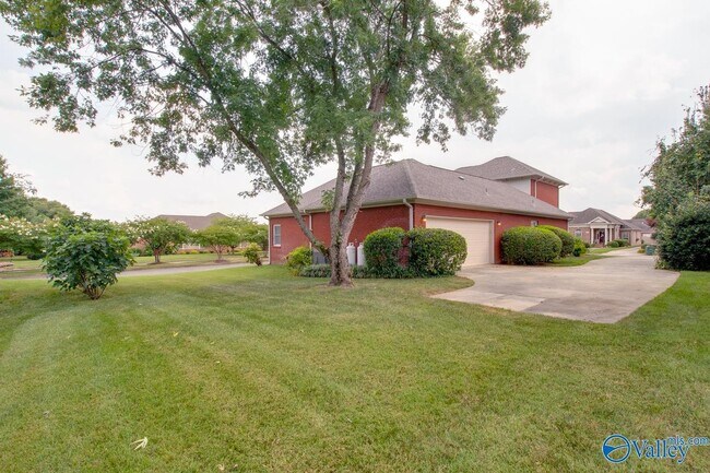 Photo - 3017 Brunswick Cir SE