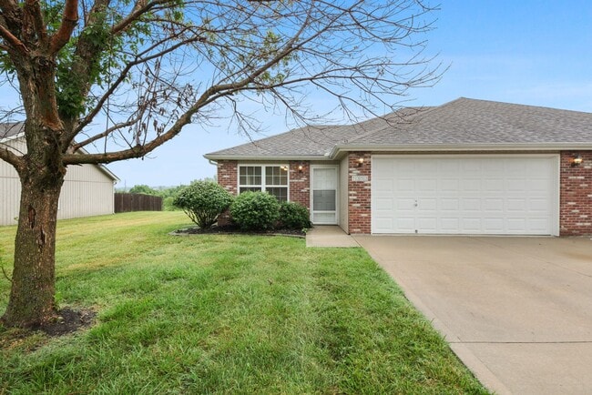 Building Photo - 3 bdrm 2 bath - Grain Valley