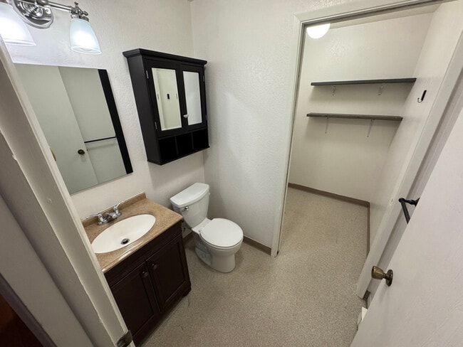 Photo - 4913-4915 N Drury Rd Unit 4913