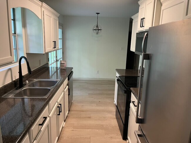 110 Pointe S Dr
