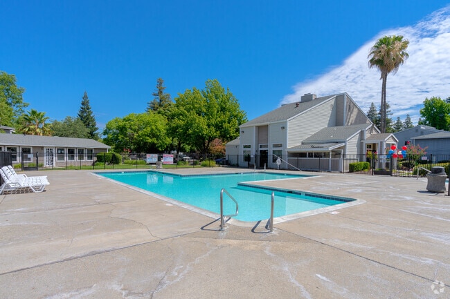 Building Photo - Logan Park