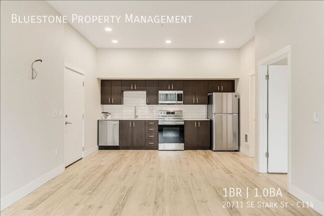 Photo - 20711 SE Stark St Unidad C114