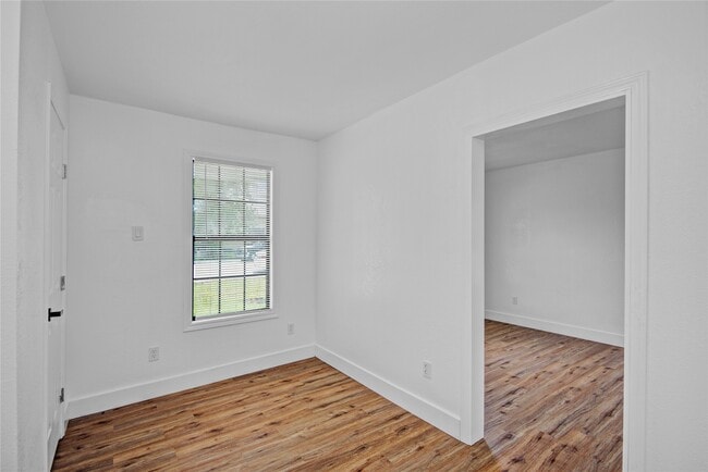 Photo - 1203 W 6th St