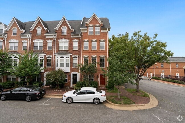 Building Photo - Spacious 4-Level Townhome with Loft in Cam...