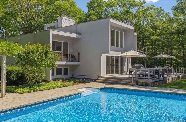 19 Woodland Way